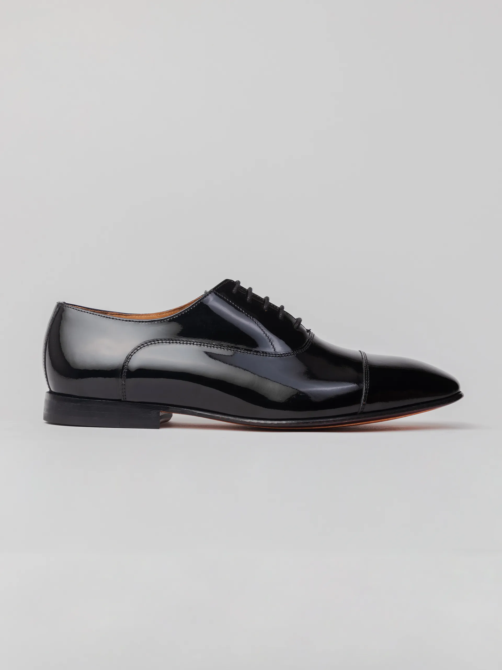 Maverick Toecap Oxford - Patent Black Vionic Suede Loafers
