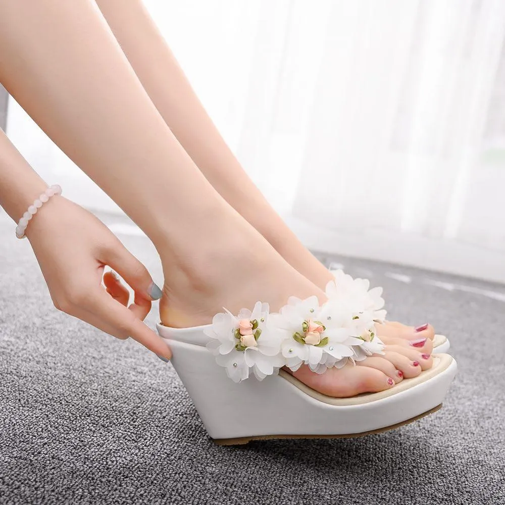 All Terrain Flip Flops Crystal Queen Women Slippers Summer White Color Lace Flower Style Beaches Flip Flops Platform Sandals Open-toed Casual Shoes