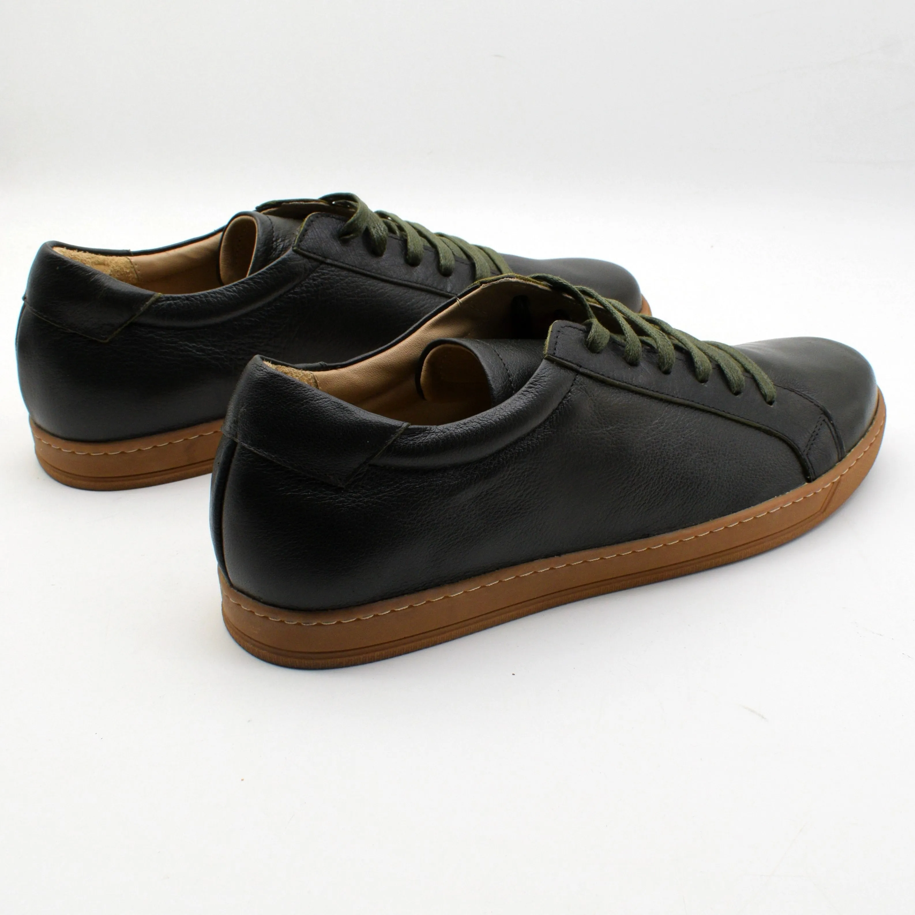 Best Sneakers For Style LEATHER LOW TOP SNEAKERS - GUM SOLE