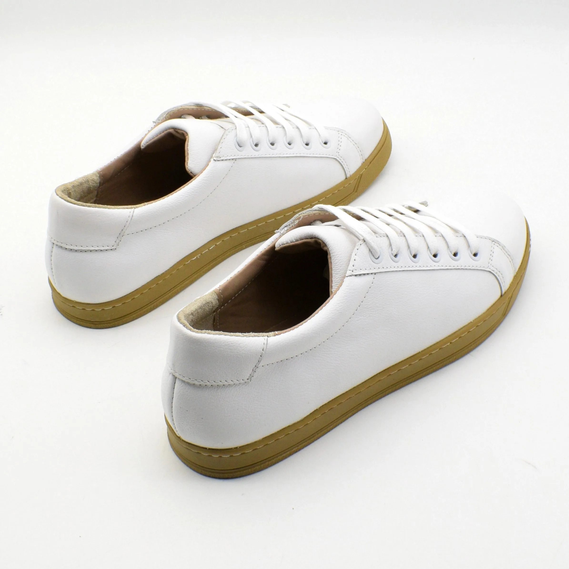 Cleveland Sneakers LEATHER LOW TOP SNEAKERS - GUM SOLE