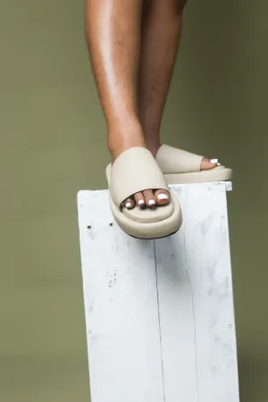 N.N.O Dinma Platform slippers With a 1-inch platform height Were Slippers Originally Silver