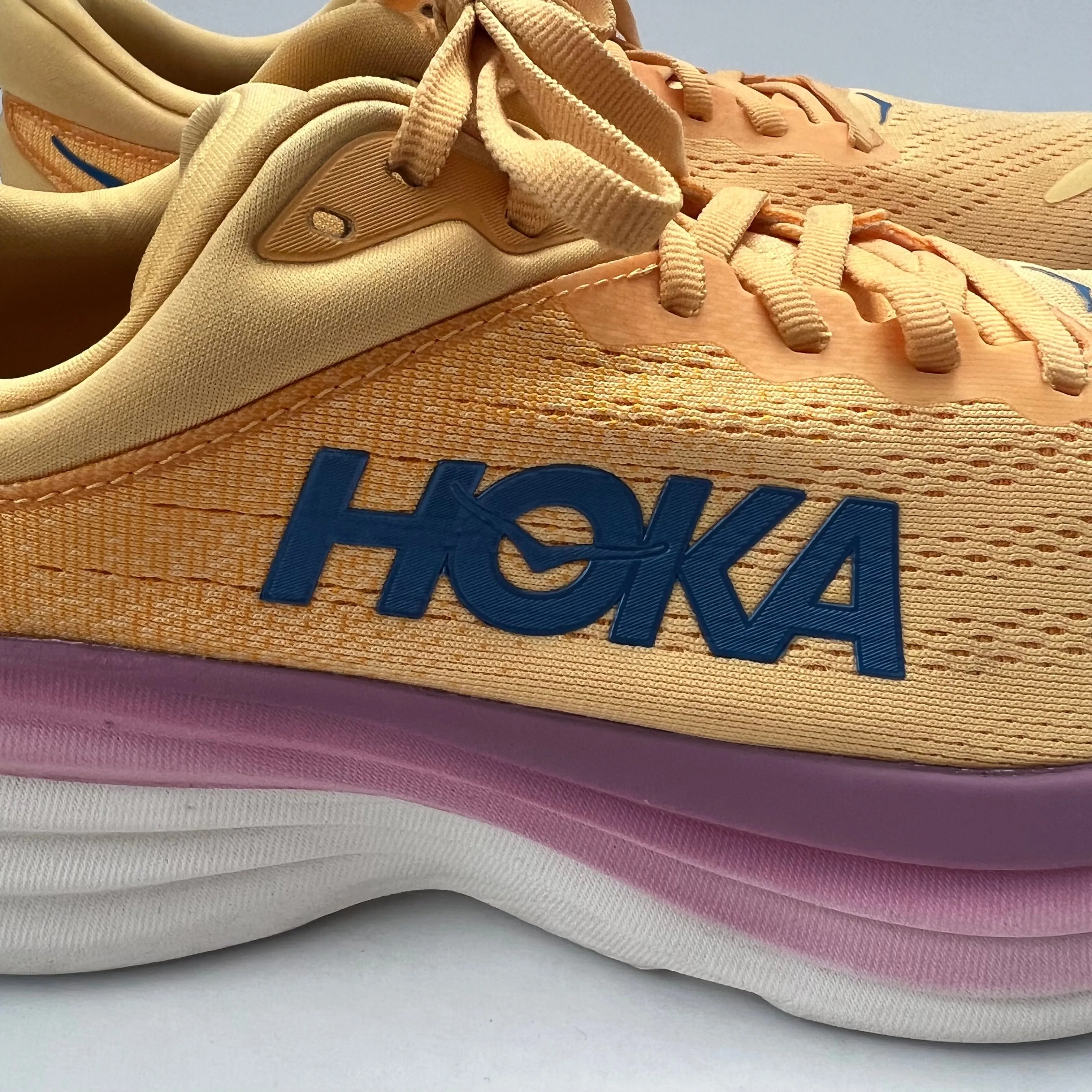 Three Horse Shoes Running Waters HOKA ONE ONE Bondi 8 Sneaker