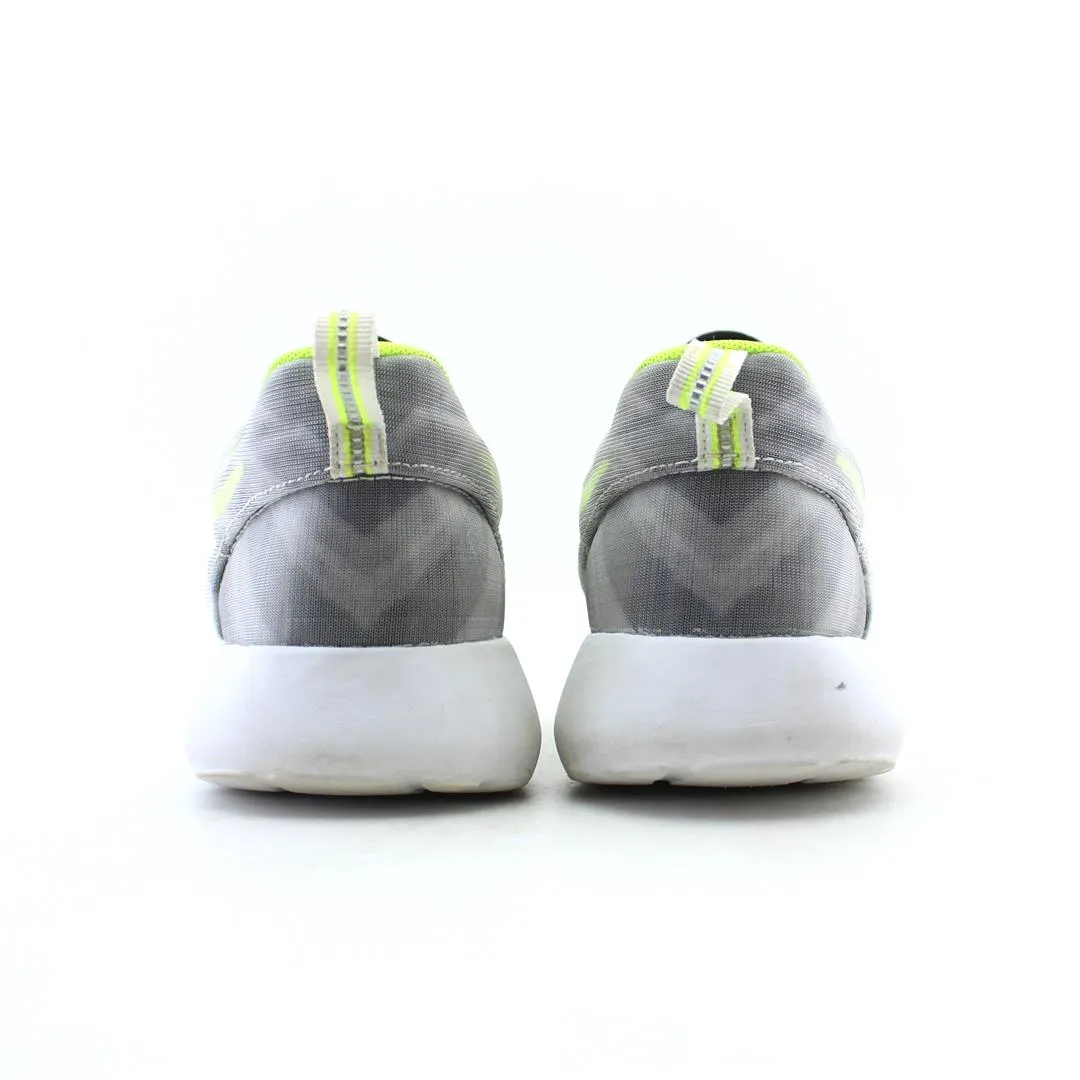 NIKE ROSHE RUN FV QS 4dfwd 2 Running Shoes