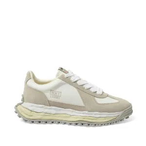 Larry OG Sneaker in White Orthopedic Sneakers