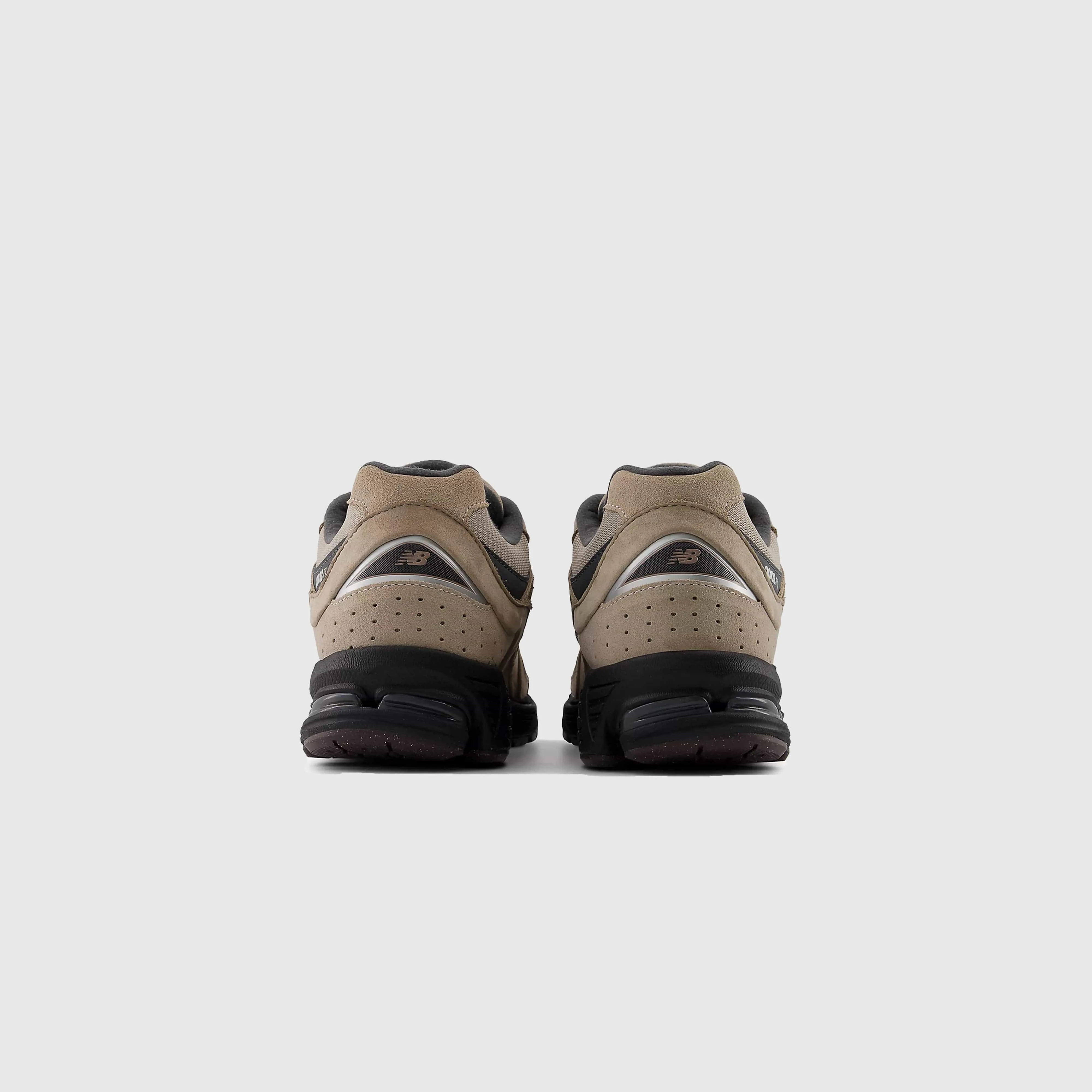 New Balance 2002R - Driftwood / Blacktop New Balance Supercomp V2