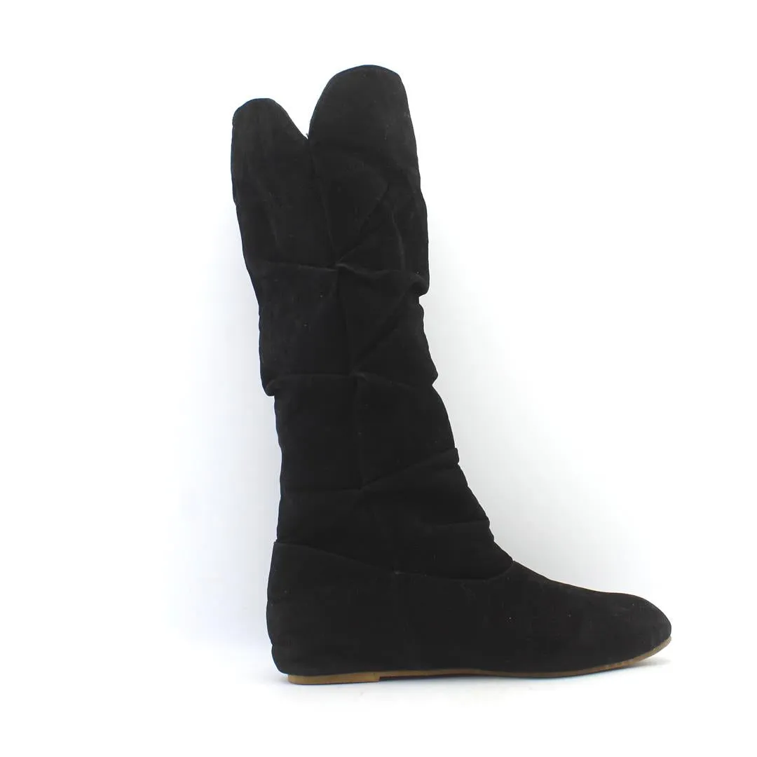 NEW JEANS . Patagonia Flat Shoes