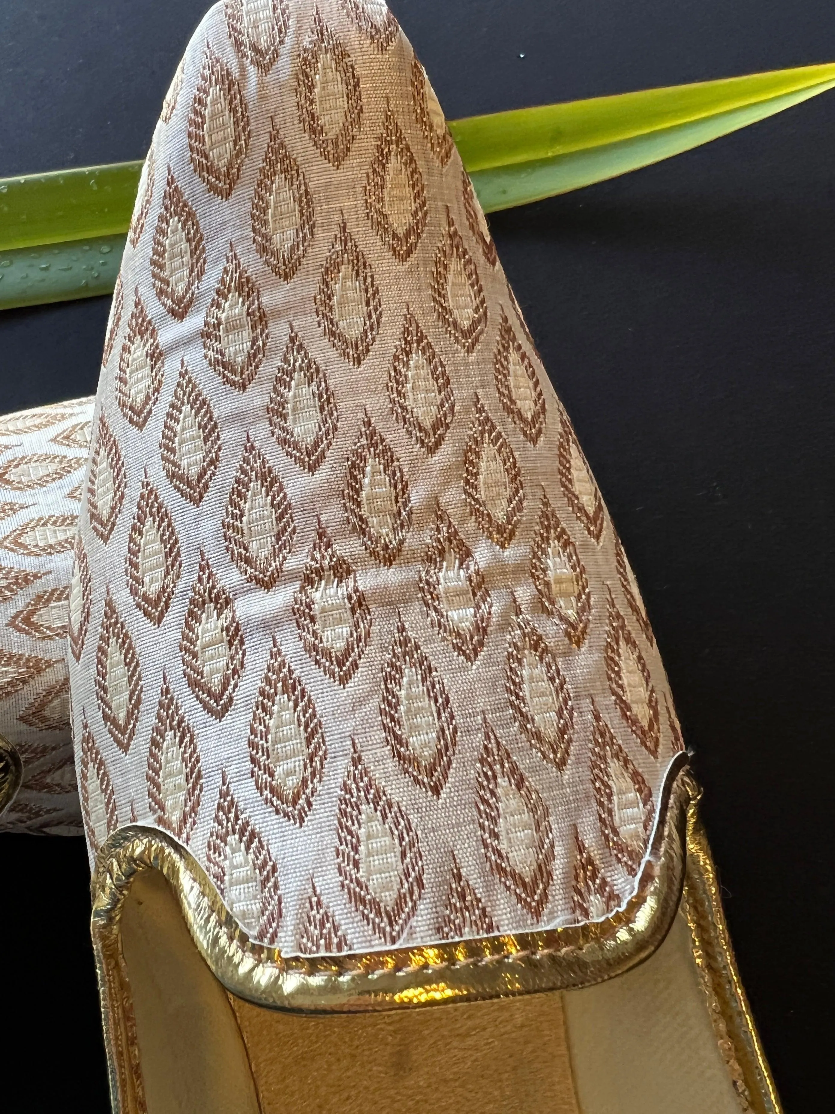 Off White Mens Mojaris | Indian Wedding Shoes  | Mens Handmade Juttis | Indian Ethnic Wedding Footwear for Men | India Store | Shoes for Men American Made Insulated Work Boots