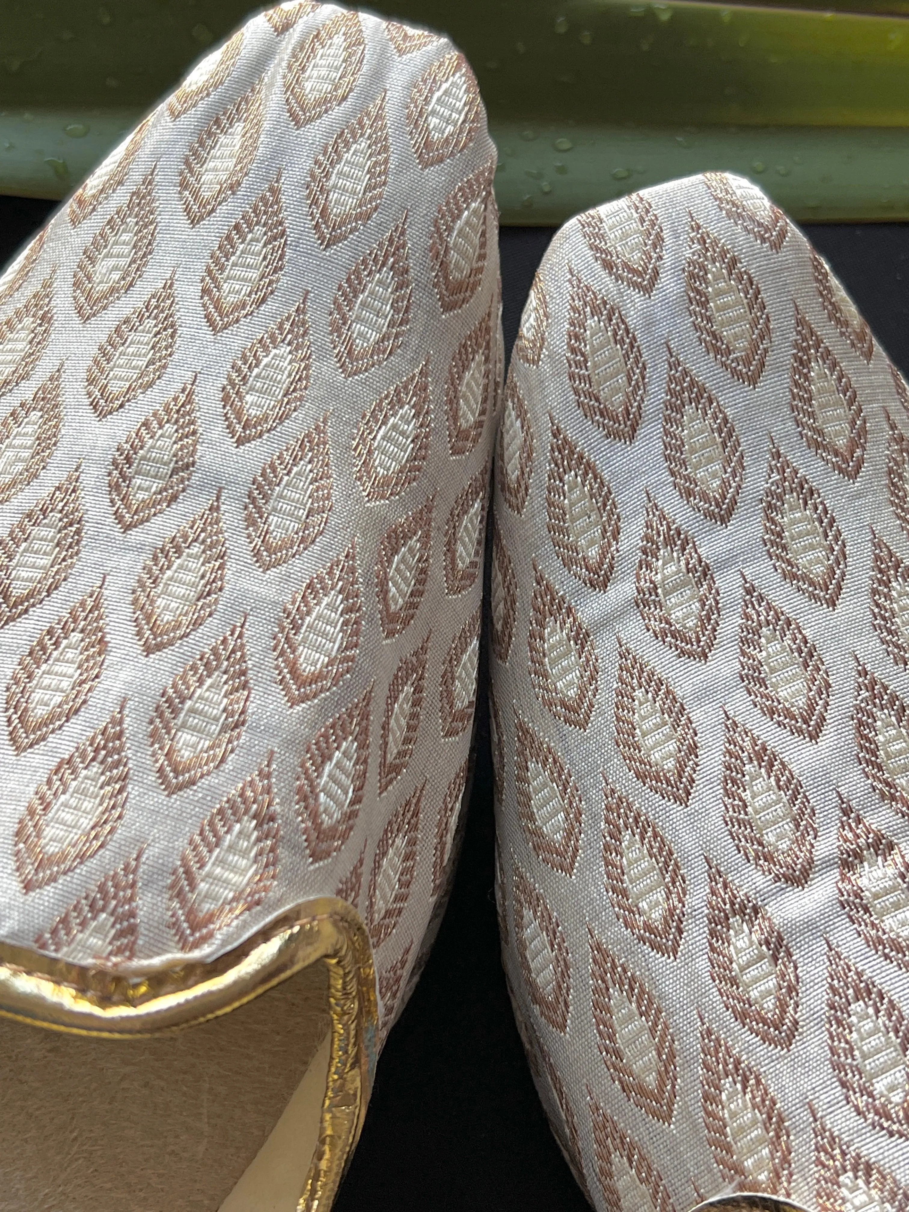 Off White Mens Mojaris | Indian Wedding Shoes  | Mens Handmade Juttis | Indian Ethnic Wedding Footwear for Men | India Store | Shoes for Men Best Non Steel Toe Work Boots