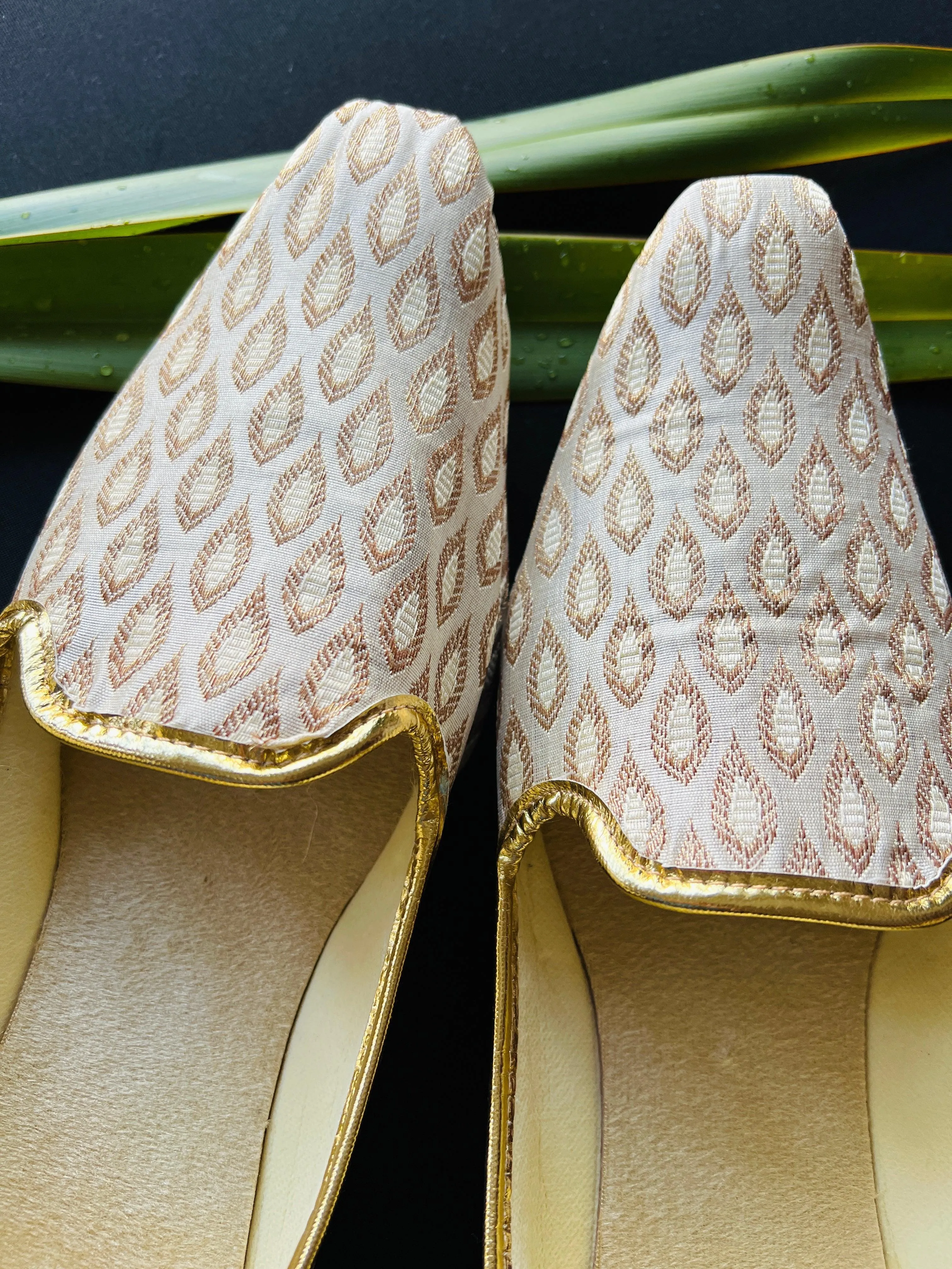 Off White Mens Mojaris | Indian Wedding Shoes  | Mens Handmade Juttis | Indian Ethnic Wedding Footwear for Men | India Store | Shoes for Men 4e Extra Wide Work Boots