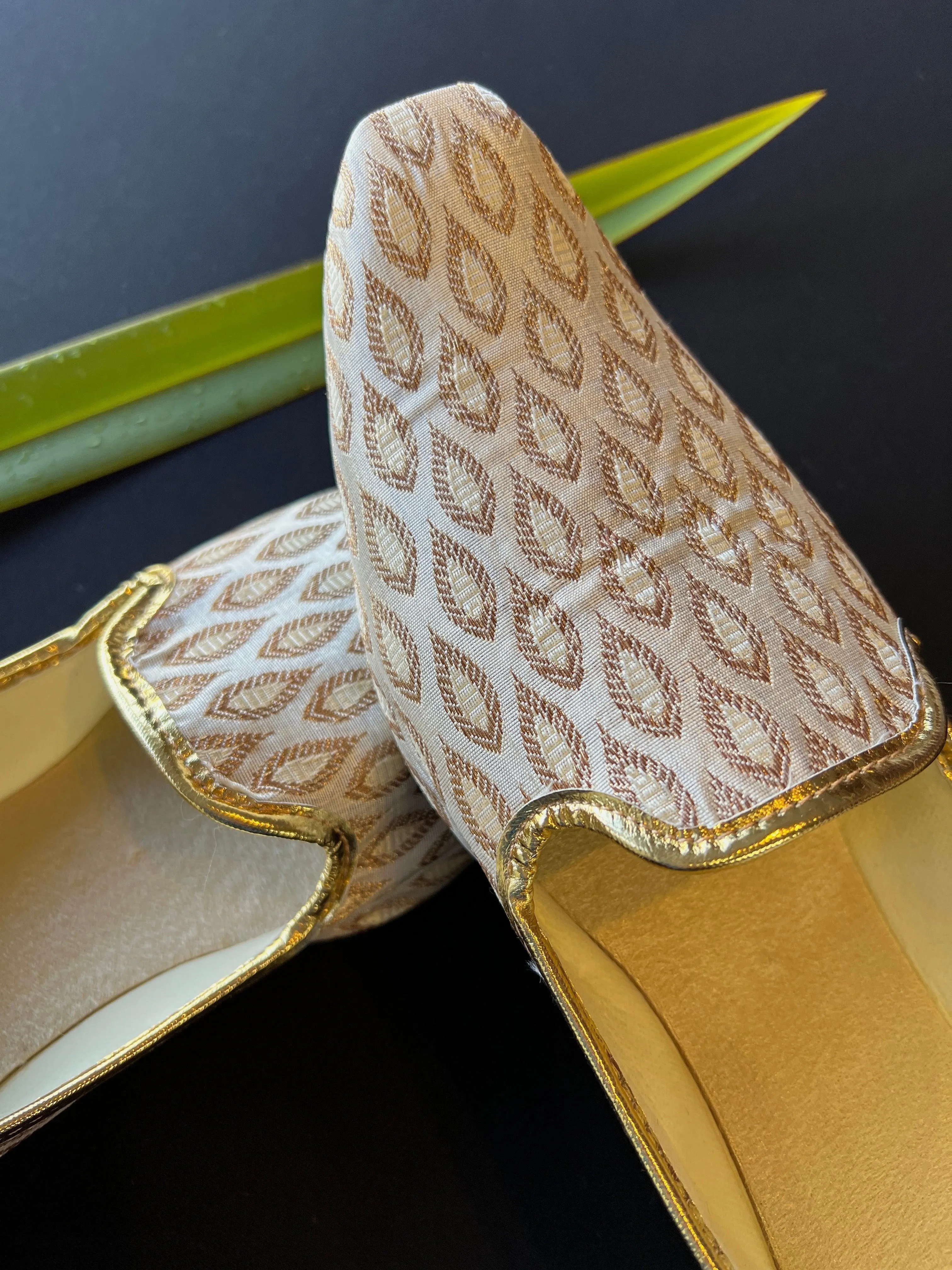 Off White Mens Mojaris | Indian Wedding Shoes  | Mens Handmade Juttis | Indian Ethnic Wedding Footwear for Men | India Store | Shoes for Men 800 Gram Insulated Work Boots