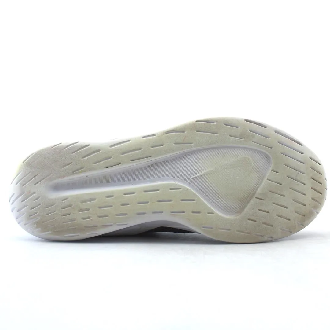 NIKE VIALE Trace 3 Running Shoes