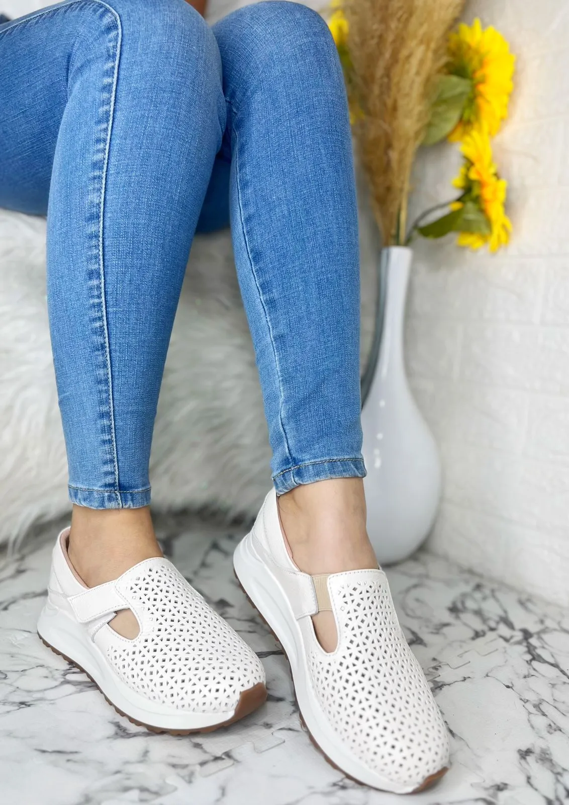 Breathable Perforated Leather Slip-Ons Slip-on Winter Boots Waterproof