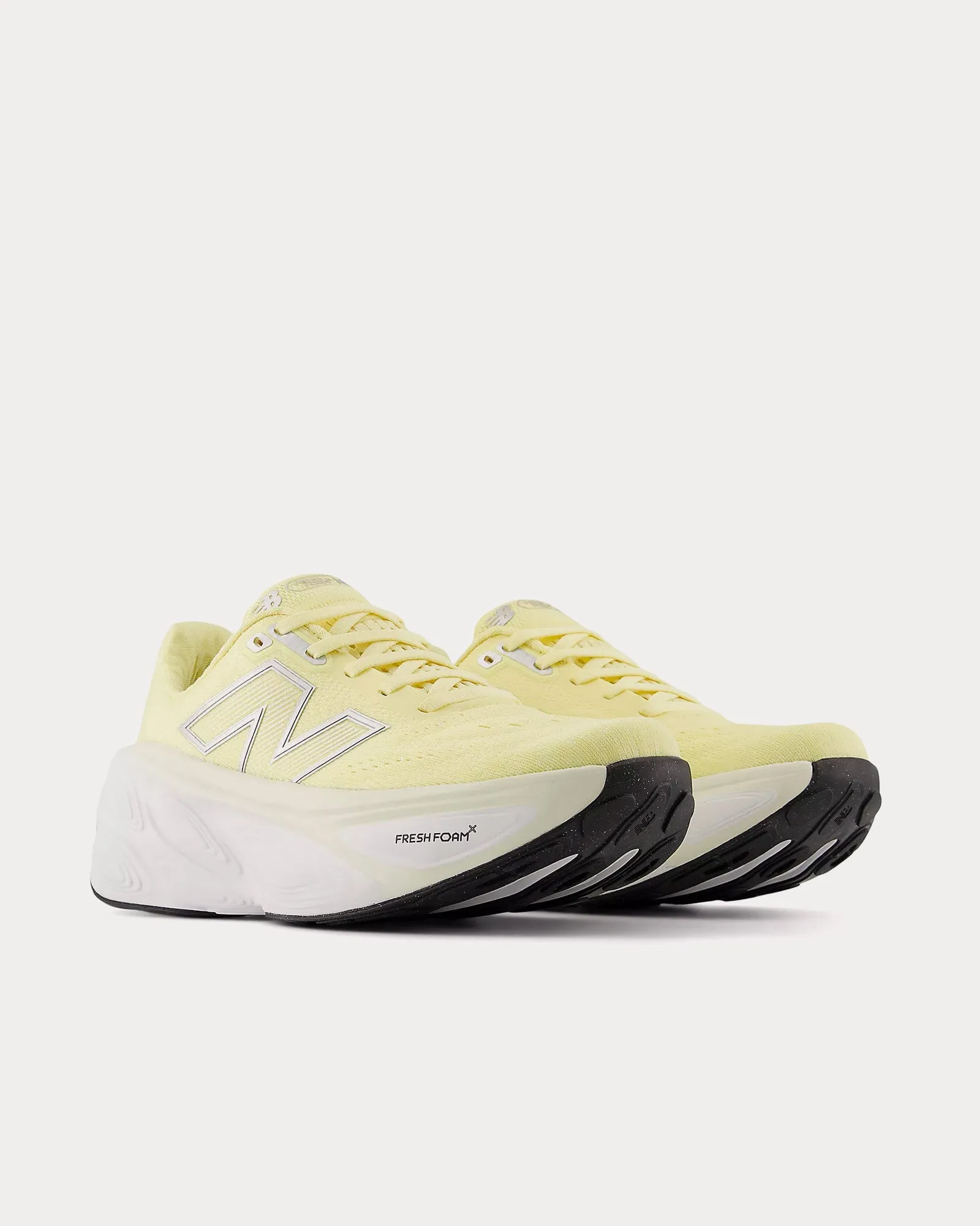 Fresh Foam X More v5 Parchment / Angora / Silver Metallic Running Shoes New Balance Vazee