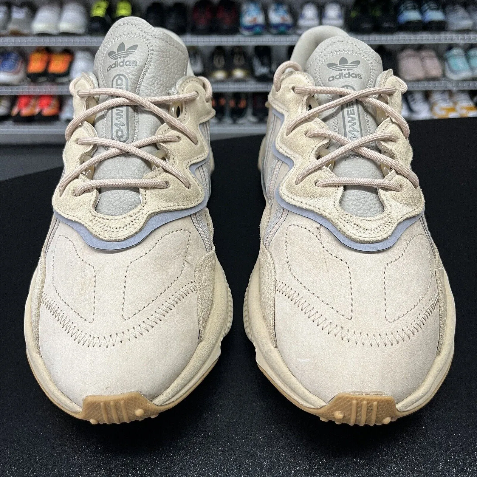 Hoverboard Sneakers Adidas Originals Ozwego Low Top Beige Sneakers EE6462 Men's Size 9