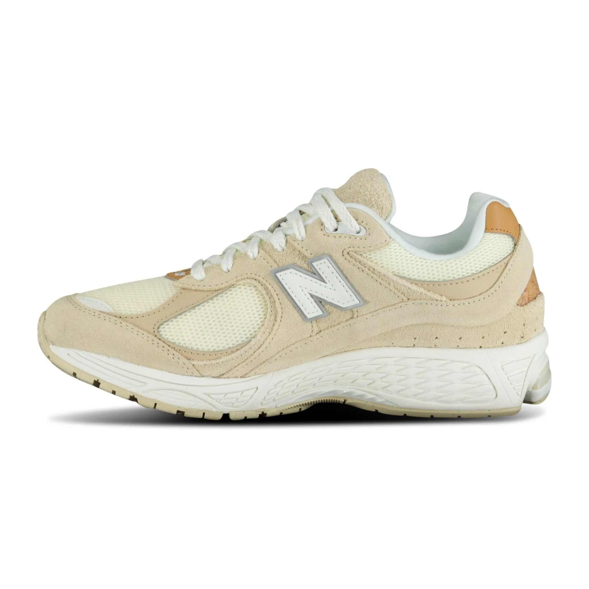 NEW BALANCE 2002R CREAM TRAINERS New Balance Minimus 10v2
