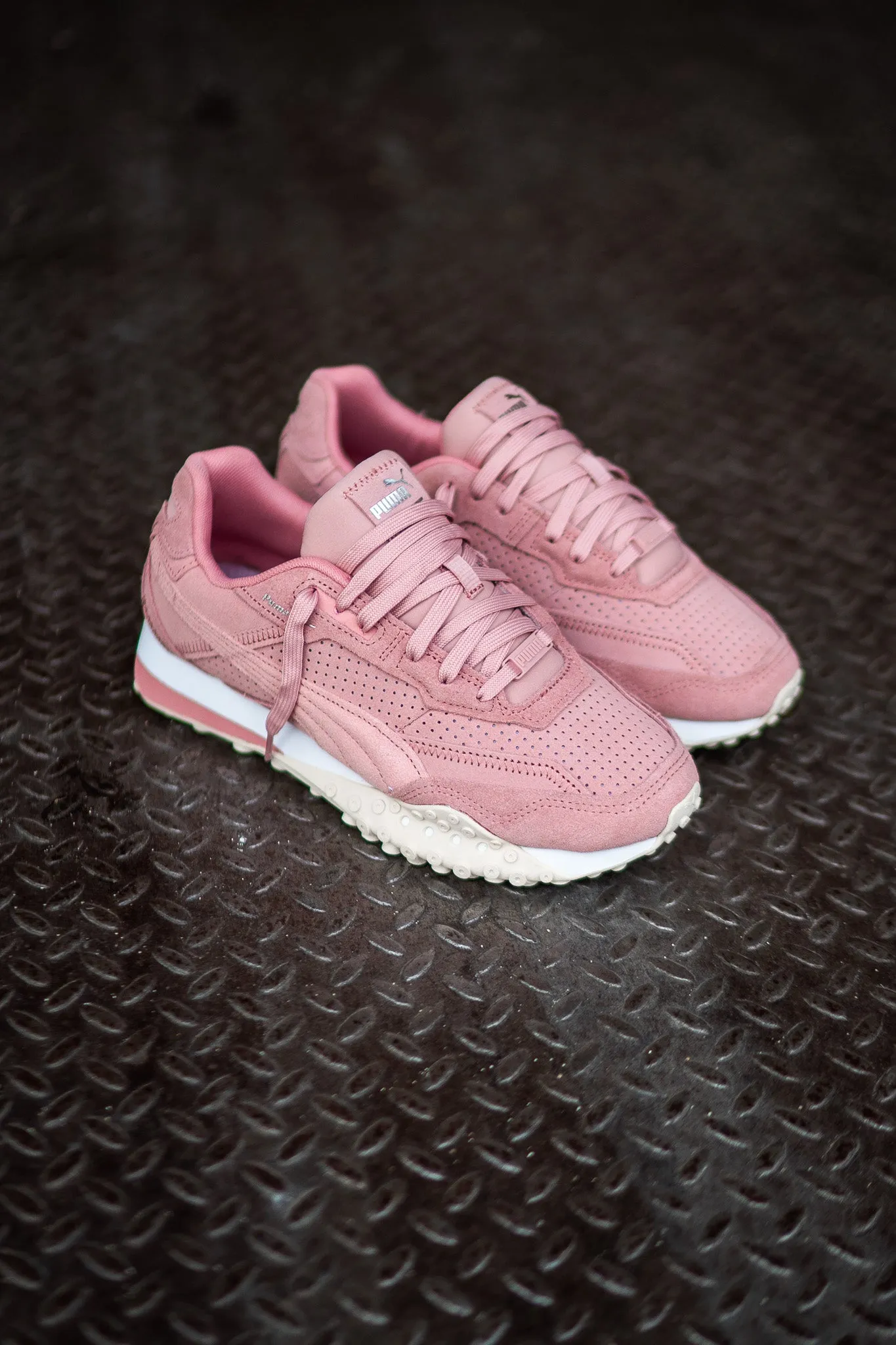 Women Puma Blacktop Rider (Future Pink/Alpine Snow) Designer Dress Sneakers