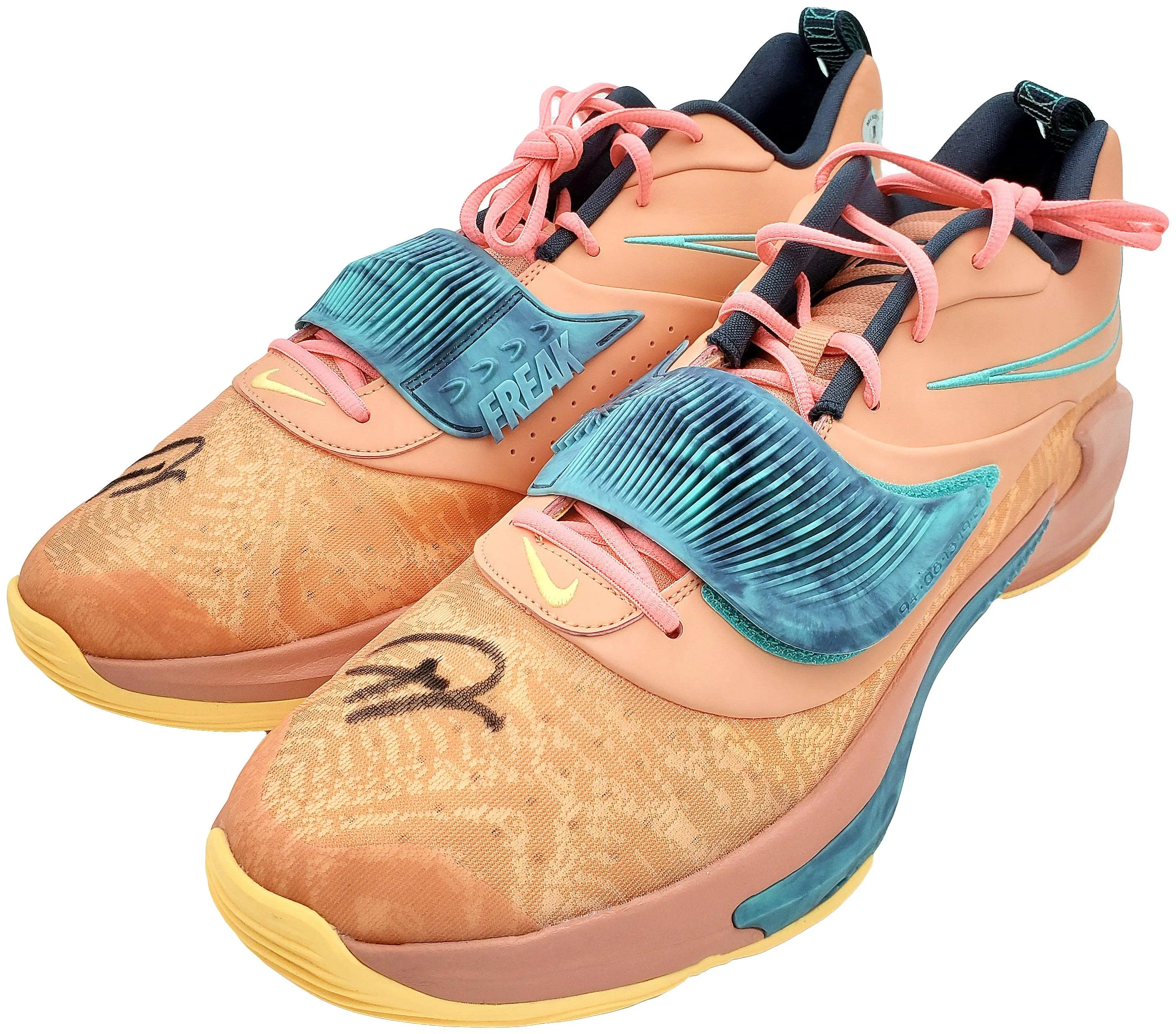 Asics Shoes Japan Giannis Antetokounmpo Autographed Crimson Bliss Nike Zoom Freak Shoes Milwaukee Bucks Size 16 Pair Beckett BAS QR Stock #197440