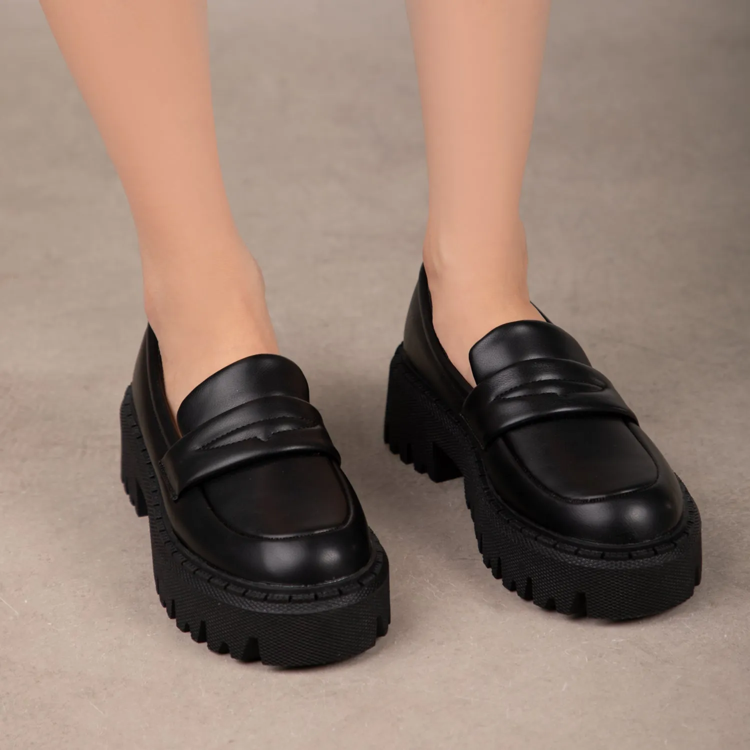 RAID Jeanette Chunky Shoes in Black Progres Loafers