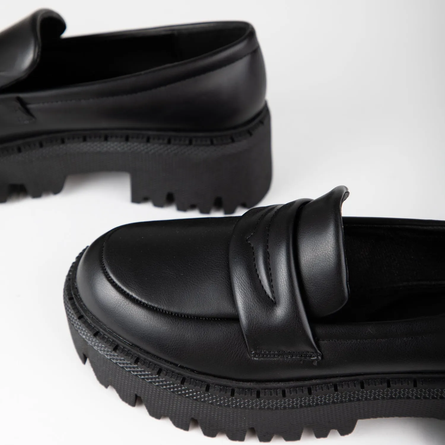 RAID Jeanette Chunky Shoes in Black Flats And Loafers