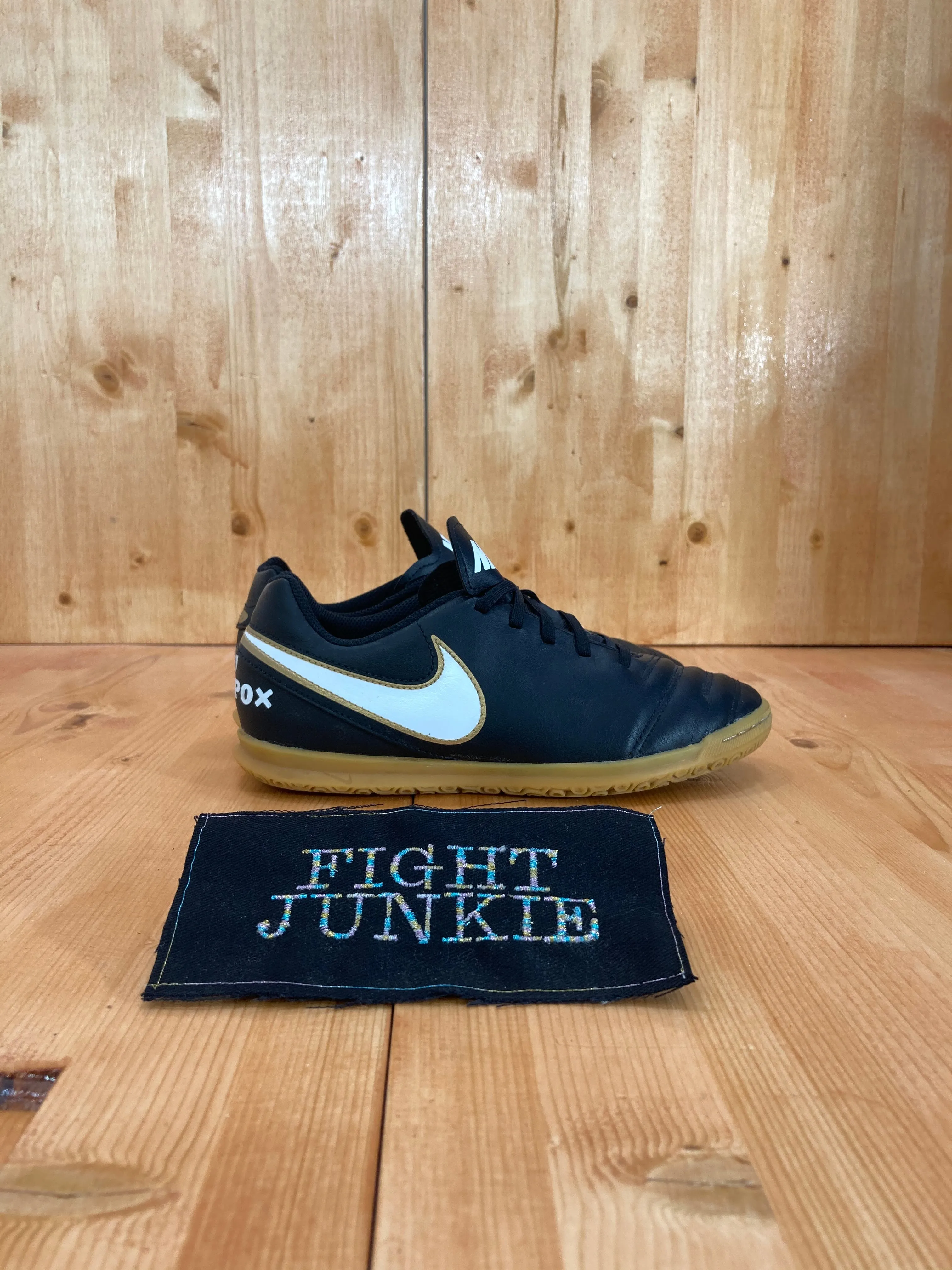 Vintage Asics Wrestling Shoes NIKE TIEMPOX TIEMPO X Youth Size 4.5 Indoor Cleats Turf Shoes Sneakers Black 819196-010