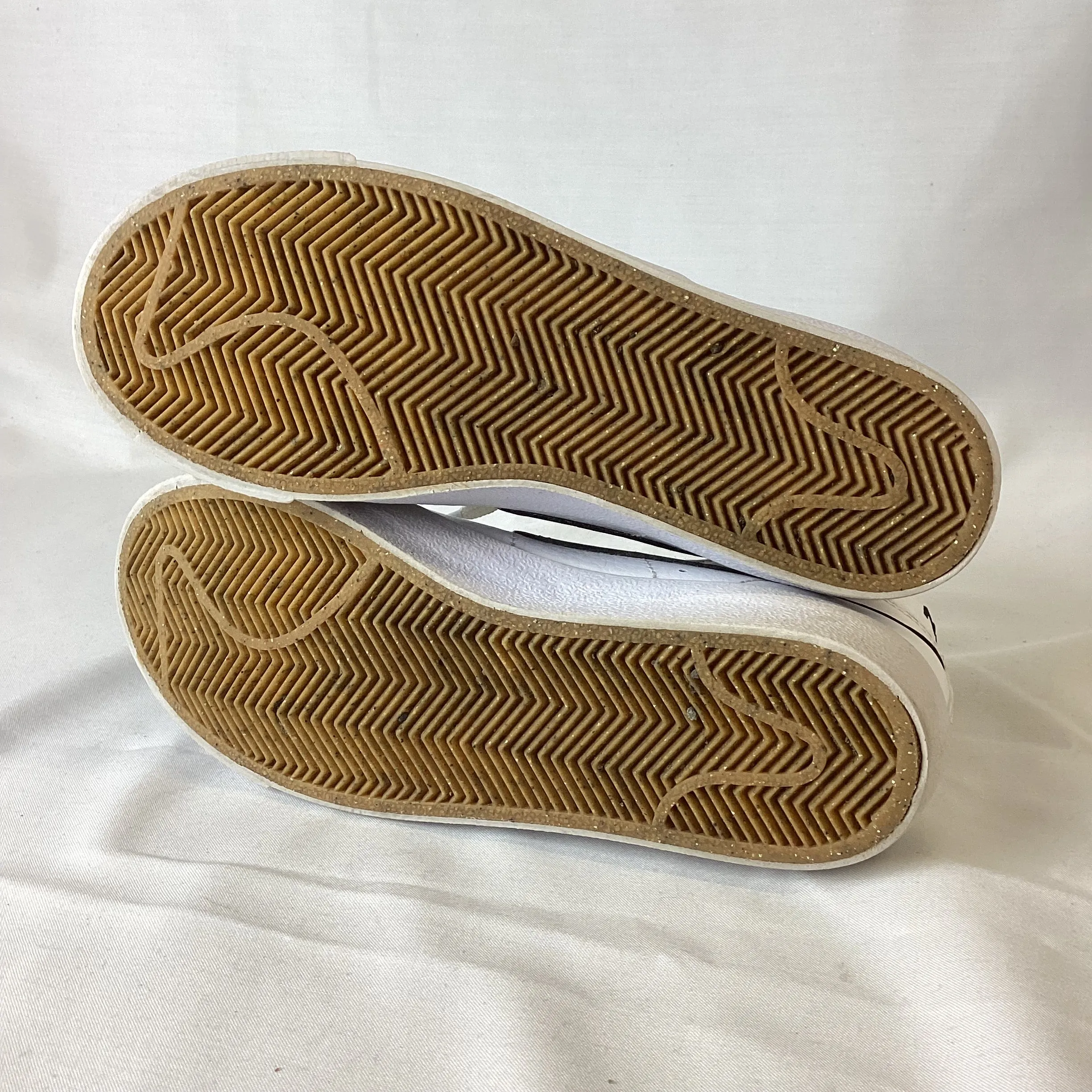 Asics Easy Running Shoes Nike White High Tops With Black Swoosh Size UK 3.5 (EUR36)