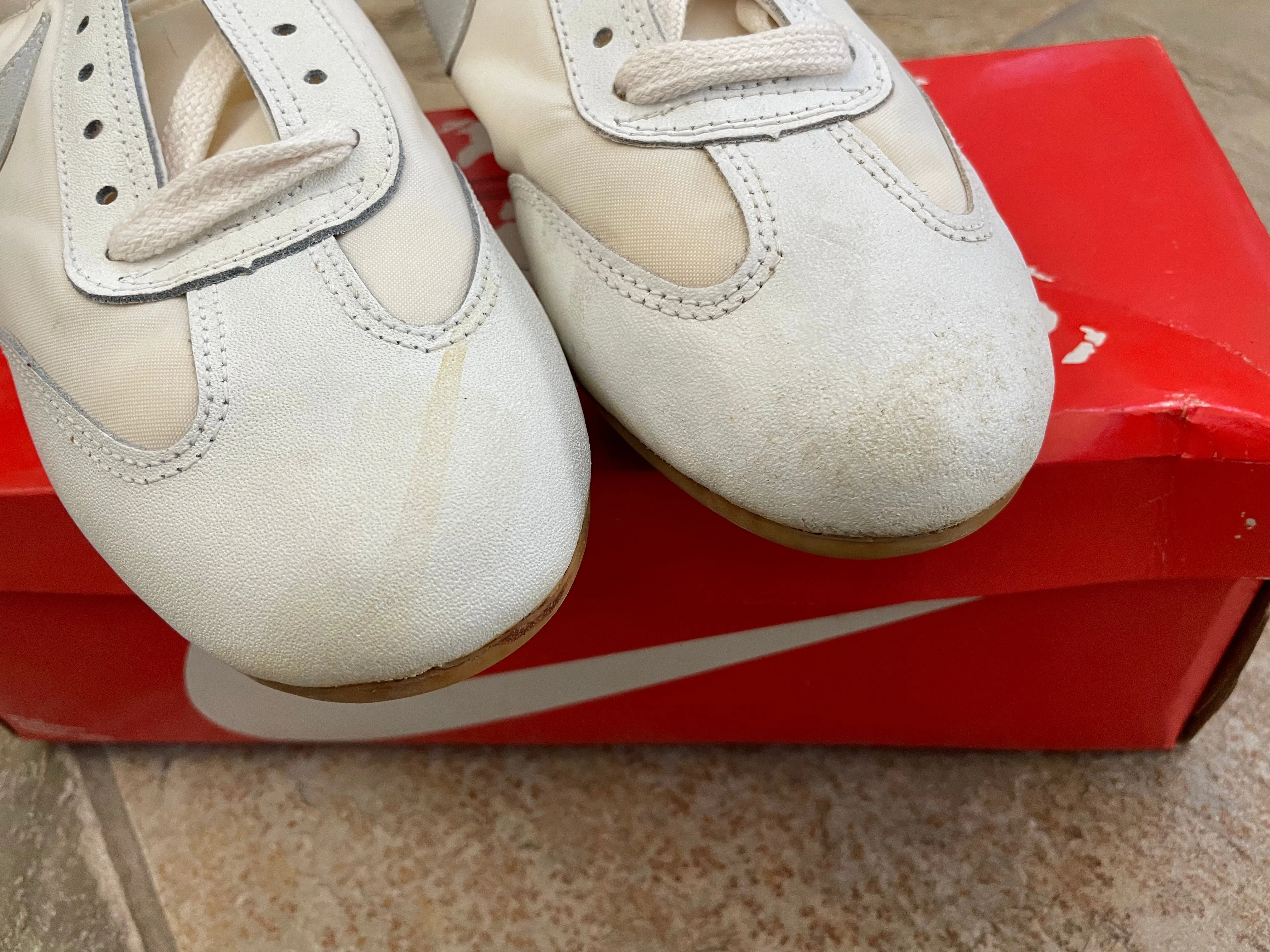 Retro Running Shoes Asics Vintage Nike Turf King Soccer Football Cleats, Size 9.5 ###