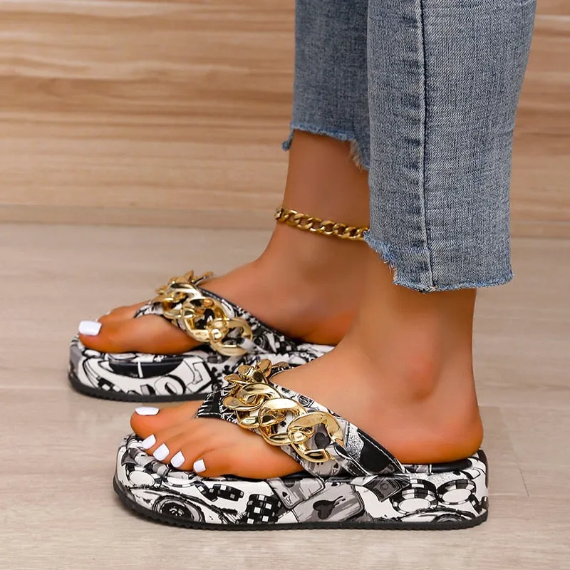 Women's Platform Flip-flops Slippers Summer New Graffiti Metal Chain Decoration Wedge Slippers for Women Beach Shoes Plus Size Asian Style Flip Flops